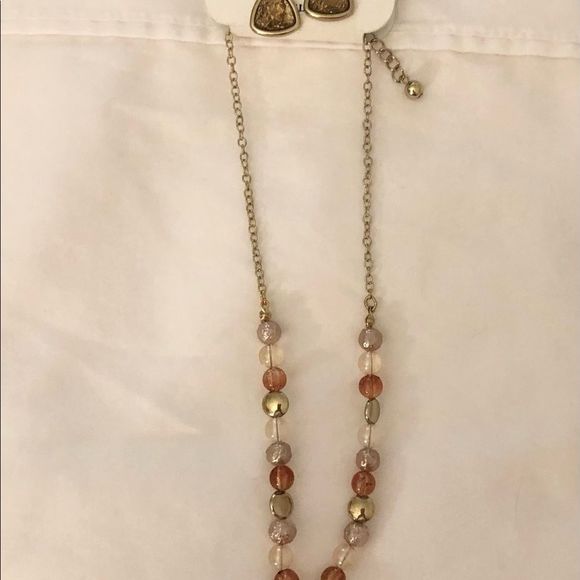 NWOT Faux jewel necklace and earring set, gold tone - Picture 2 of 10
